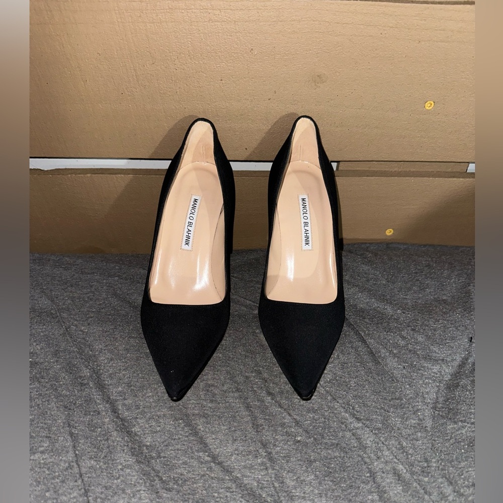 Manolo Blahnik BB pointed toe pump heels size 40EU / US 10 women’s size.